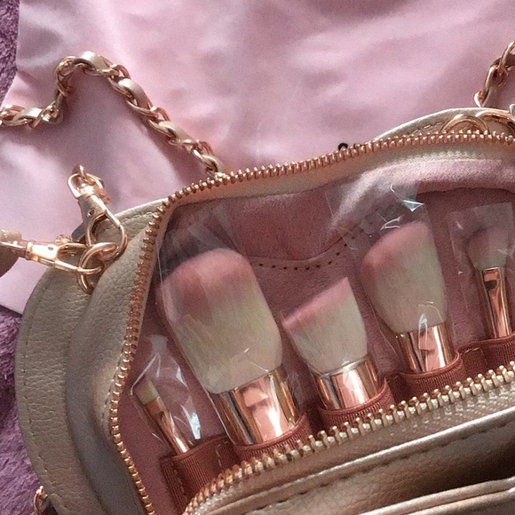 Cute Valentine makeup 5 brushes x face, eye in a rose gold portable bag Spectrum - Picture 2 of 4